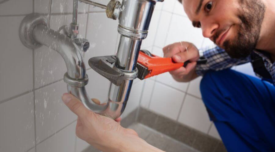 Professional clogged toilet repair services in Kewanee, MO